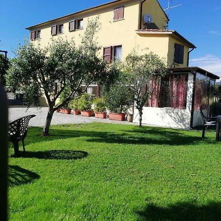 Le Travi Bed & Breakfast Sarzana Exterior photo