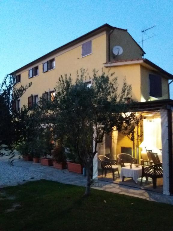 Le Travi Bed & Breakfast Sarzana Exterior photo