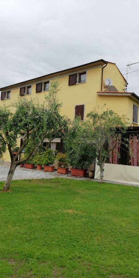 Le Travi Bed & Breakfast Sarzana Exterior photo