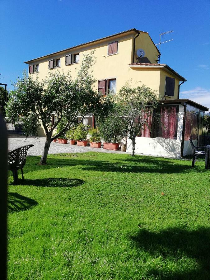 Le Travi Bed & Breakfast Sarzana Exterior photo